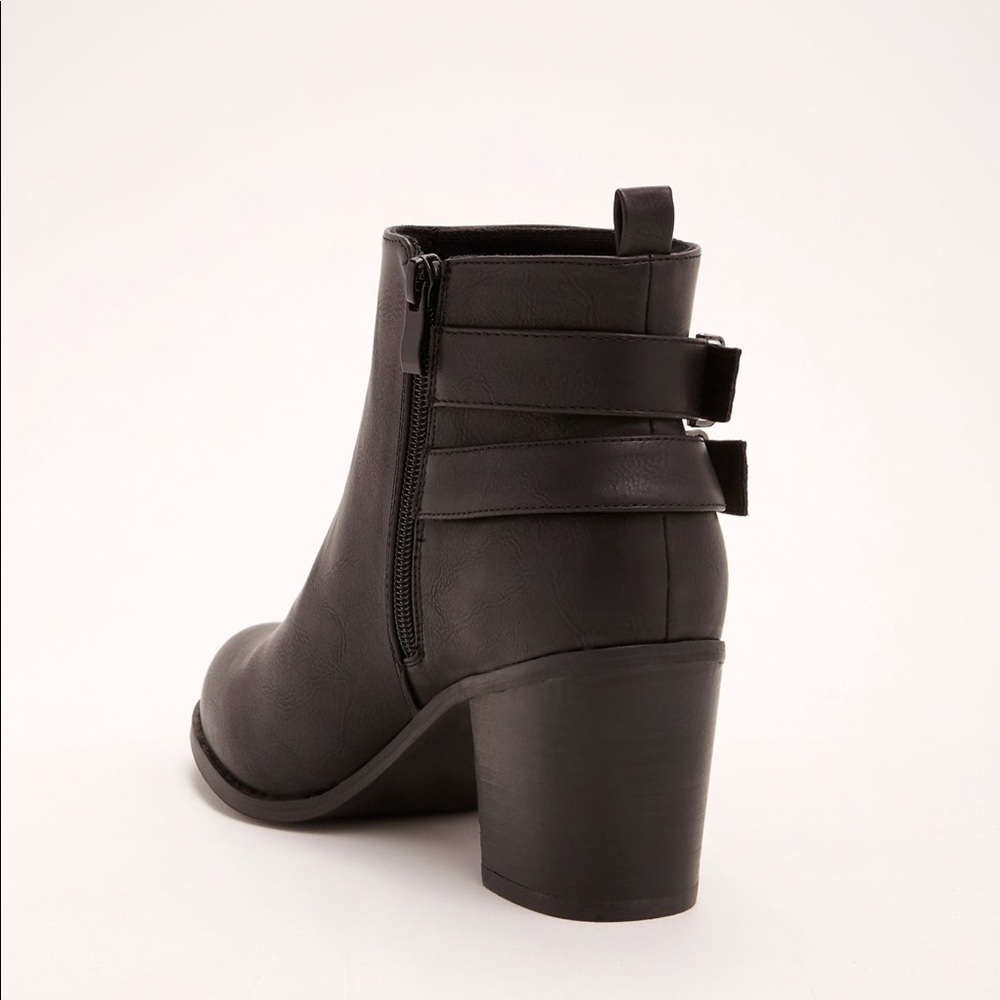 Black heeled boots - Picture 5 of 6